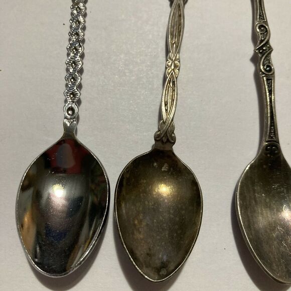 Vintage Collectible Souvenir Travel Spoons Assorted Silverplated Queen Lot of 5 - Picture 4 of 9